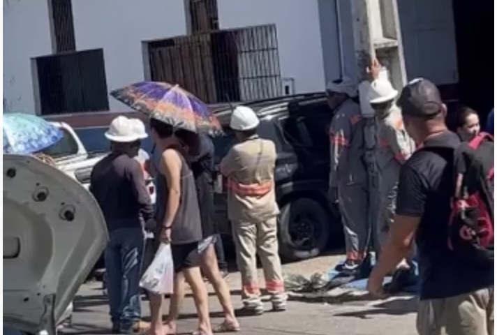 Indignados com o serviço, trabalhadores expulsam Amazonas Energia do bairro Alvorada; veja