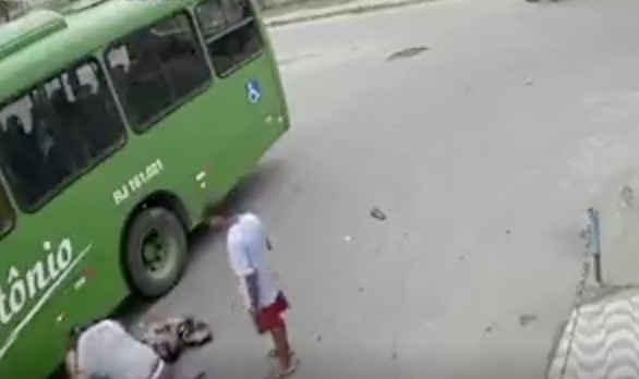 “Não foi sorte, foi Deus”, motociclista viraliza após acidente chocante; veja