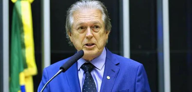 Luciano Bivar anuncia desistência da candidatura à Presidência da República