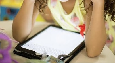 Menina gasta mais de R$ 3 mil do cartão de crédito da mãe em joguinhos após decorar a senha