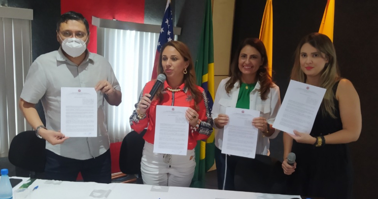 Prefeitura e Conselho de Farmácia assinam termo para fiscalização de serviços farmacêuticos