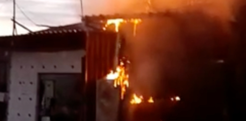 Desespero: incêndio destrói restaurante após curto-circuito no Mauazinho; veja vídeos