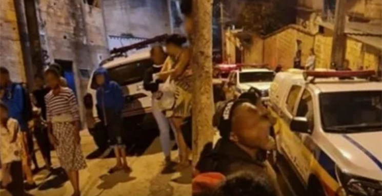Tragédia: deixados sozinhos pela mãe, gêmeos de 1 ano de idade morrem esmagados por fogão