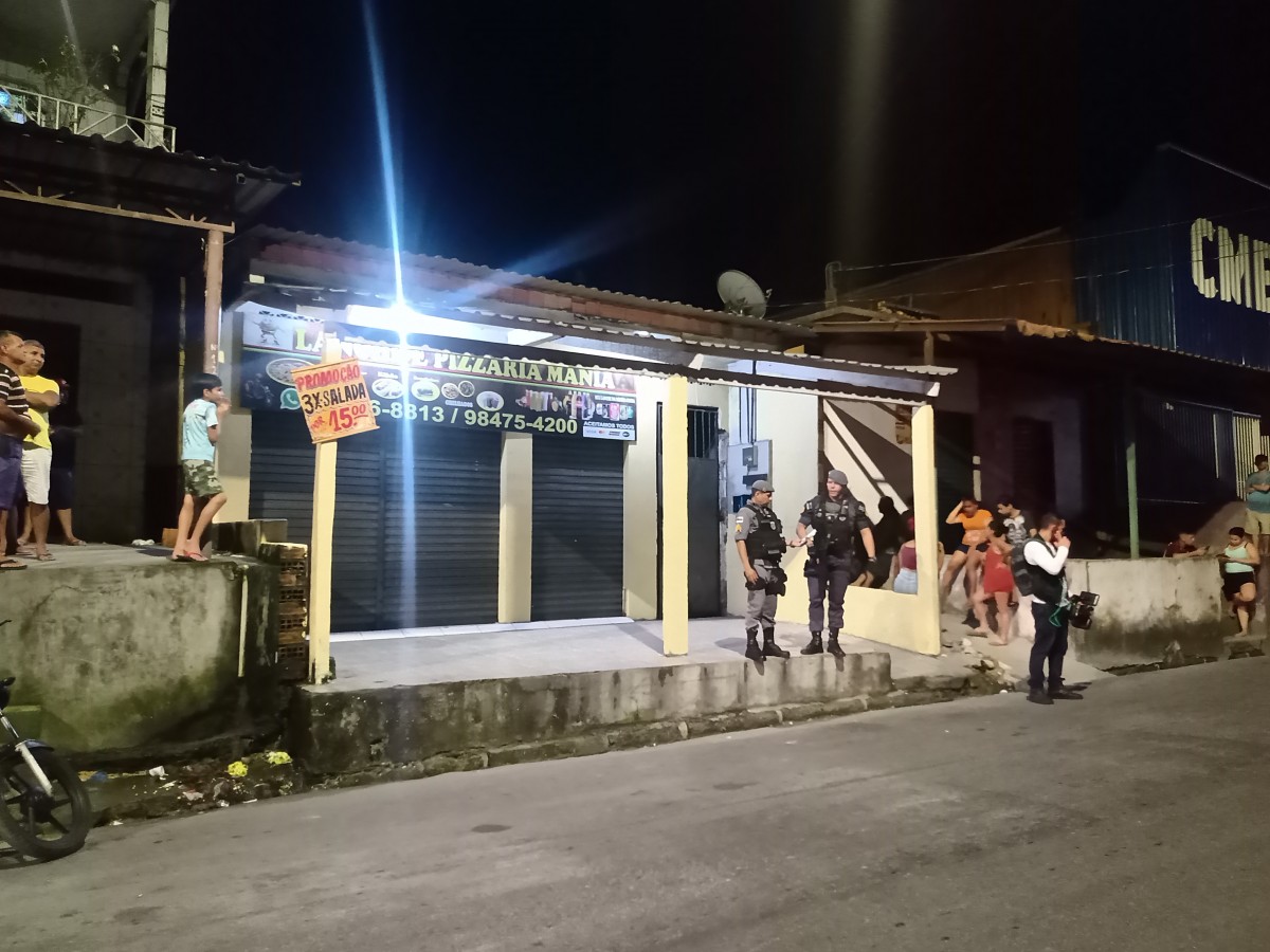 Entregador tem a cabeça estourada na bala dentro do Lanche Mania na Zona Norte de Manaus; veja