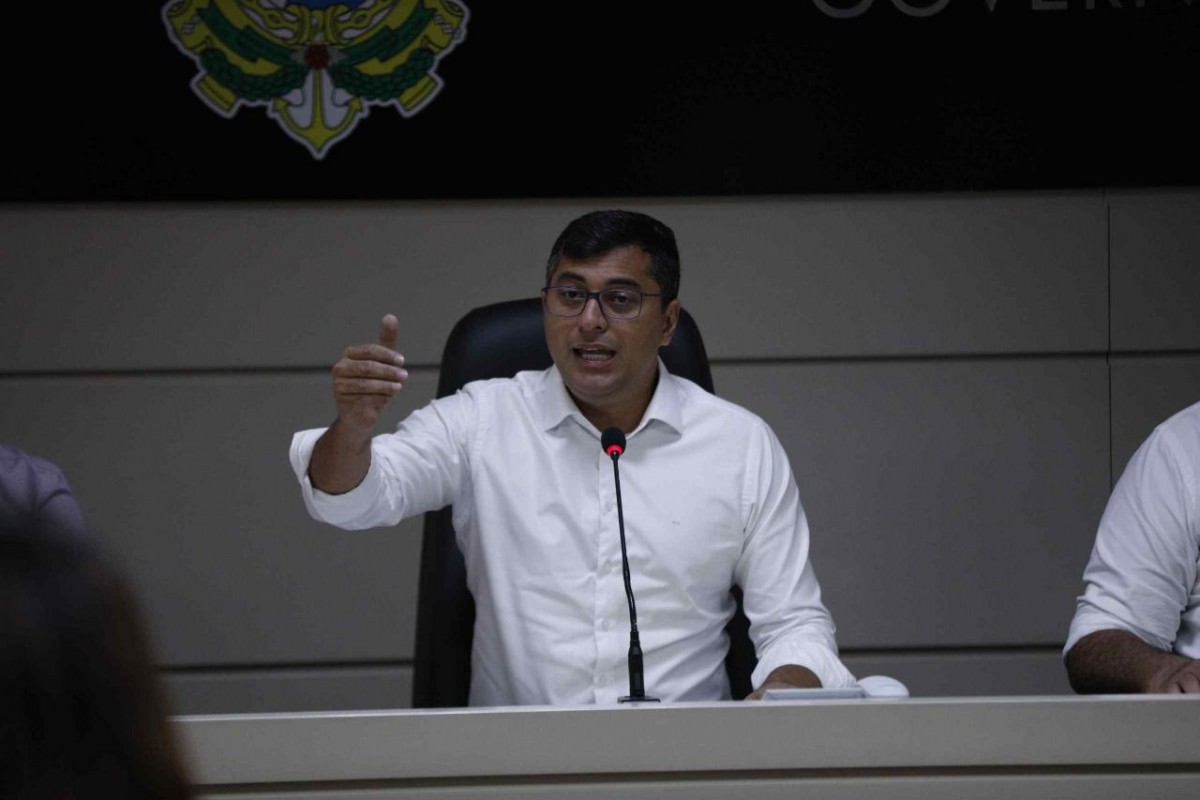 Wilson Lima sanciona lei que garante paridade e integralidade na aposentadoria de policiais civis