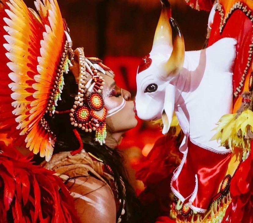 Porta-estandarte do boi Garantido anuncia saída do posto e desabafa: ‘vivi um terrorismo psicológico’