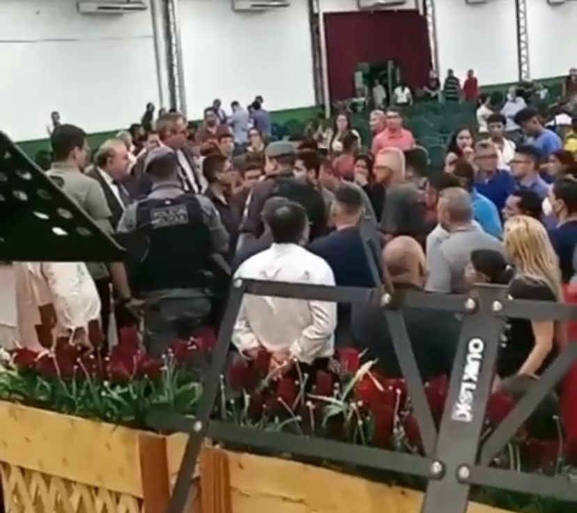 Eleições de pastores acaba em pancadaria dentro da Assembleia de Deus em Manaus; veja vídeo