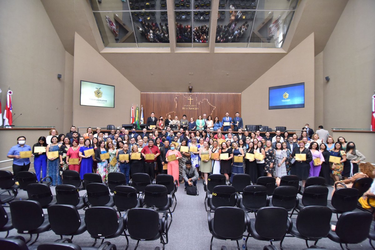 Therezinha Ruiz realiza homenagem ao CEMEAM pelos 15 anos de existência