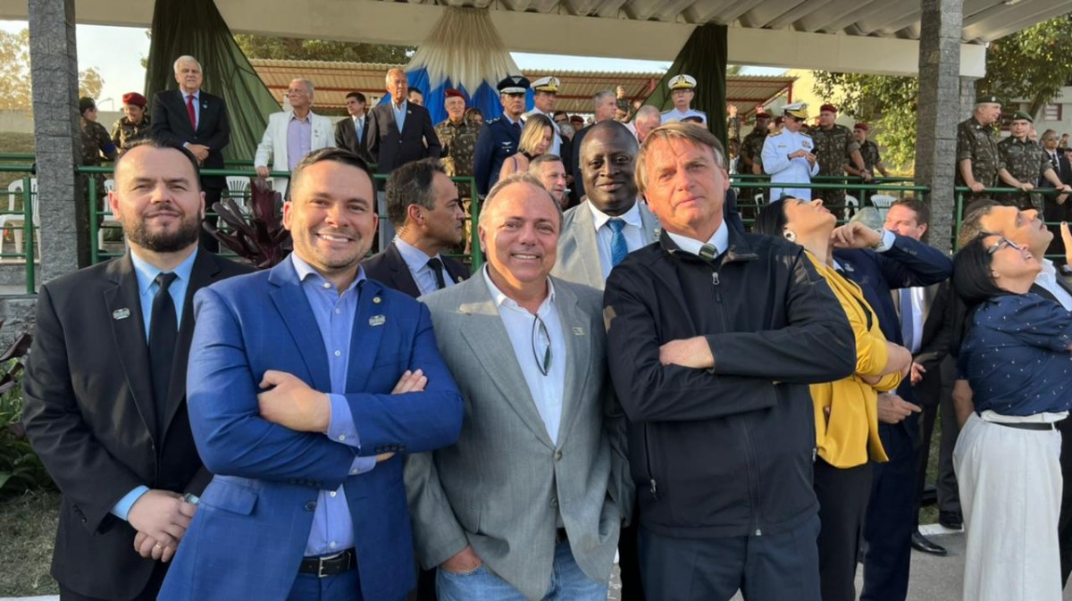 Capitão Alberto Neto participa de formatura da FAB com Presidente Jair Messias Bolsonaro