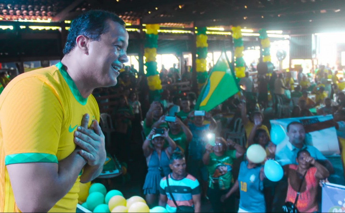 Deputado Pablo faz aniversário e reúne amigos e familiares em festa pelos 44 anos