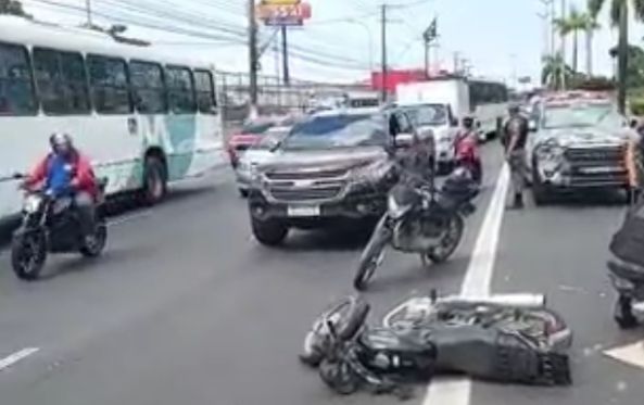 Grave acidente de trânsito deixa mais vítimas feridas na avenida Torquato Tapajós