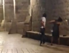 Casal se inspira em Game Of Thrones e realizam fetiche em lugar inusitado; veja vídeo