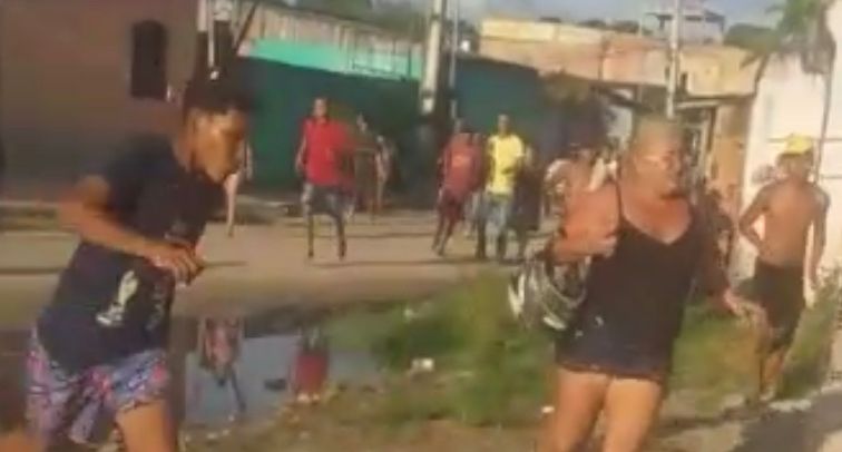Moradora registra correria durante tiroteio que deixou dois mortos no Monte Sião; veja vídeo