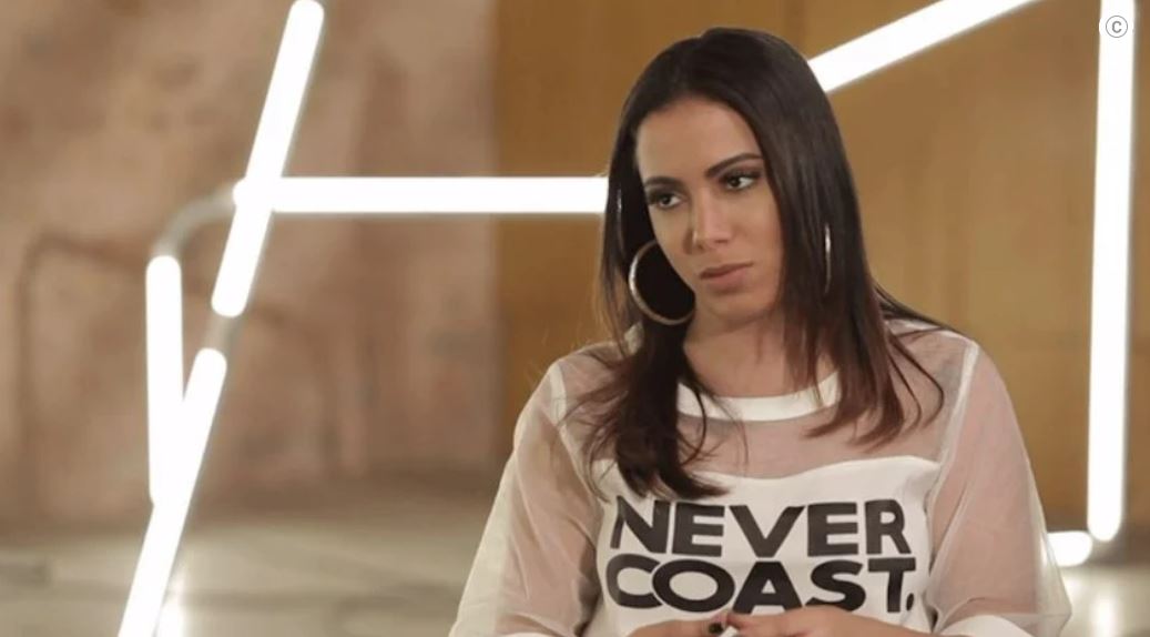 Anitta diz que não é petista e proíbe uso de sua imagem nas propagandas da esquerda