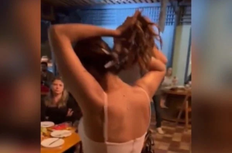 “Do nada”: jovem corta o próprio cabelo durante festa e viraliza; veja vídeo