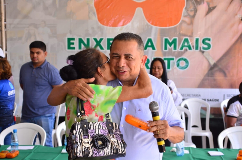 Prefeitura de Rio Preto da Eva reinaugura UBS, entrega 650 óculos de grau e cartões do auxílio enchente