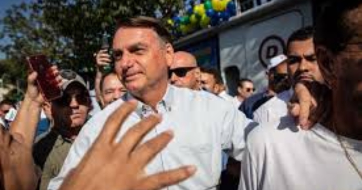 Bolsonaro vai à Marcha para Jesus, exalta pauta de costumes e é ovacionado pelo público