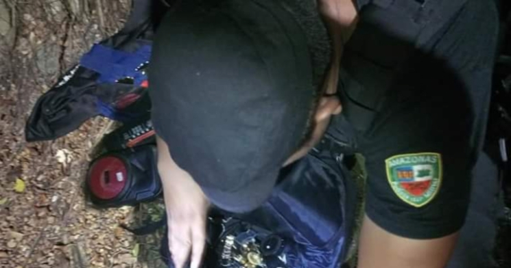 Assaltante é preso enquanto se escondia dentro de embarcação no interior do AM