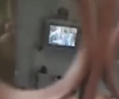 ‘Por isso Deus livrou nosso filho. Você não merece ser pai!”, diz mulher após flagrar traição de marido; veja vídeo