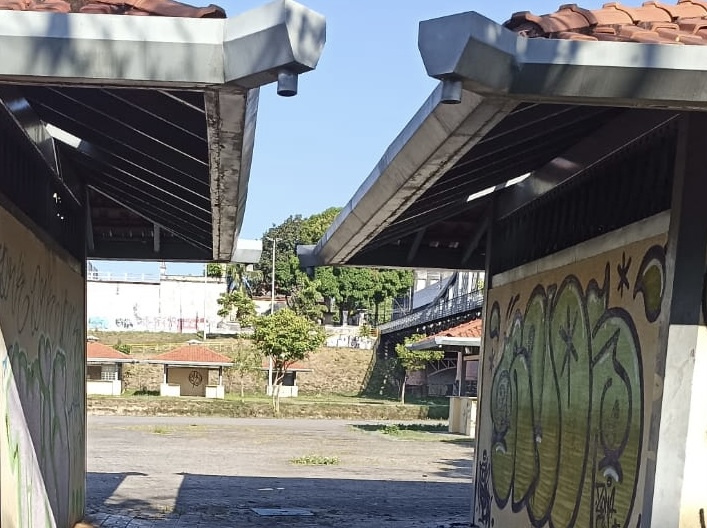 Urgente: homem é executado debaixo da ponte da av. 7 de Setembro; veja vídeo