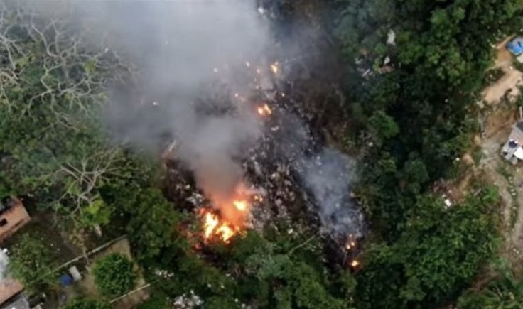 Fogo volta a se espalhar em vegetação e ameaça destruir casas na zona Leste de Manaus