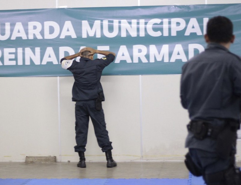 Prefeitura de Manaus capacita Guarda Municipal com técnicas de abordagem e imobilização tática