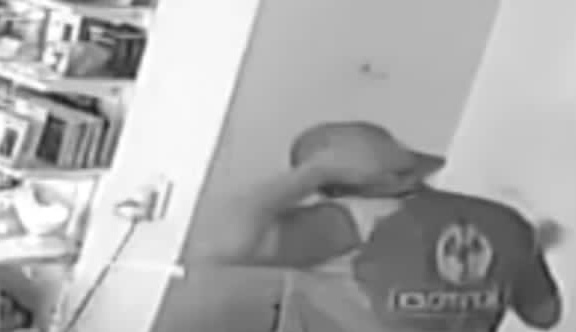 Marcado para morrer, jovem tem cabeça estourada em barbearia de Manaus; veja vídeo