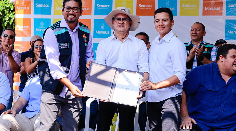 Prefeito David Almeida assina ordem de serviço da feira municipal do Coroado 3, na zona Leste