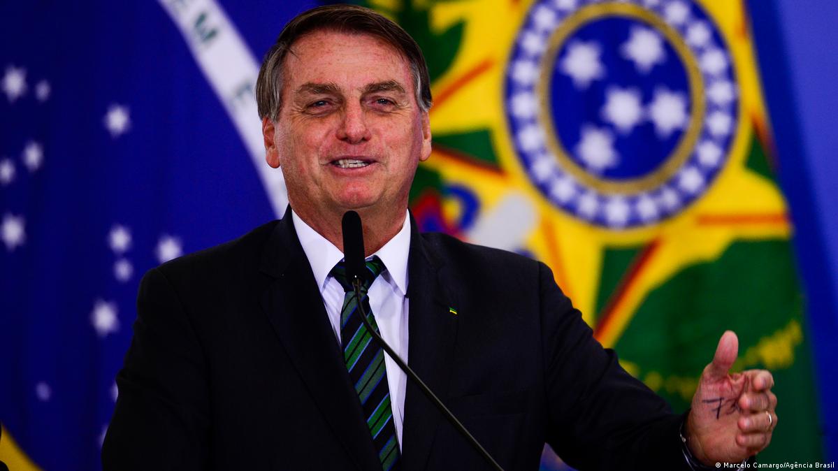 Tudo zerado: Bolsonaro promete manter isenção de impostos federais de combustíveis e gás de cozinha