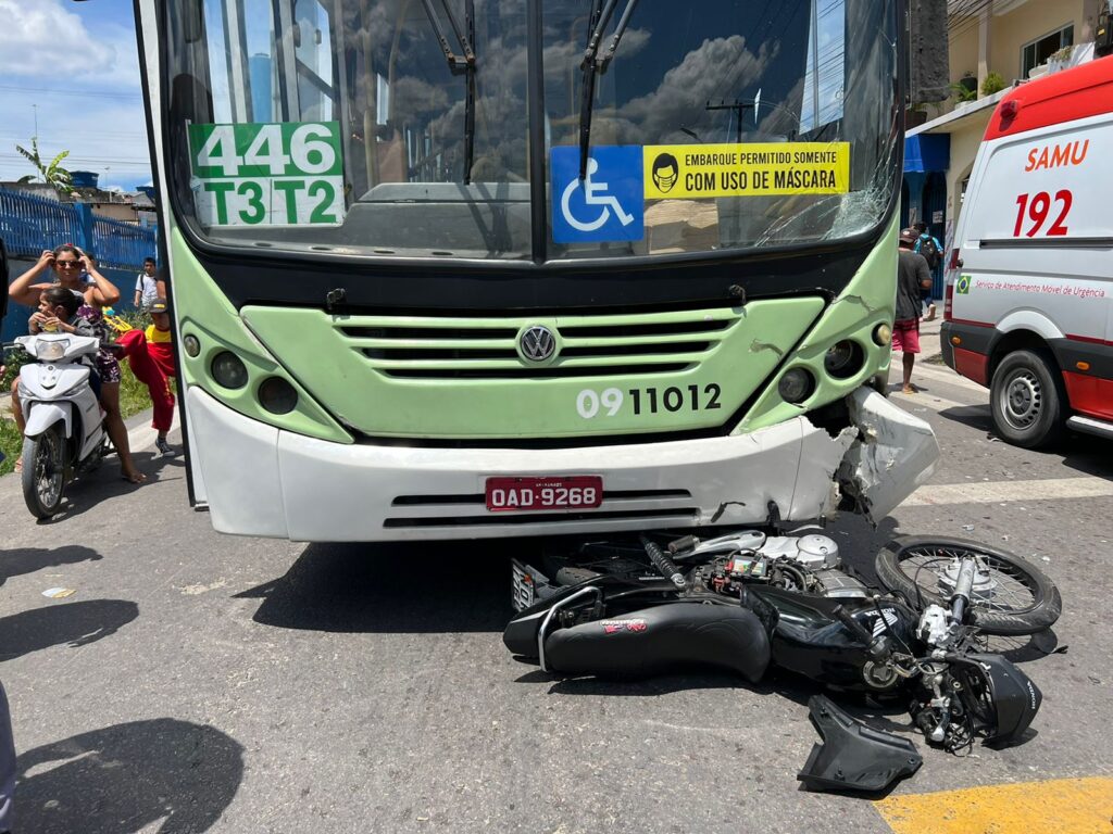 Motociclista fica entre a vida e a morte após ter sido arrastado por ônibus no Nova Cidade