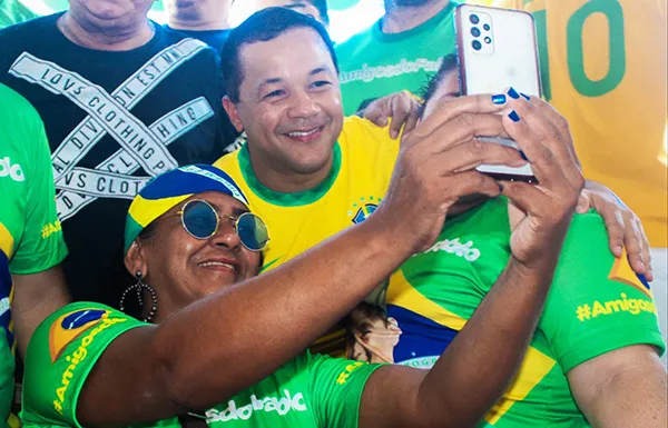 Adesivaço do deputado Pablo reúne mais de dois mil veículos em Manaus e no Iranduba