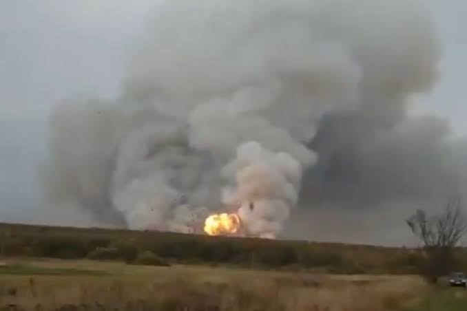 Depósito de munições russo explode no norte da Crimeia; veja vídeo