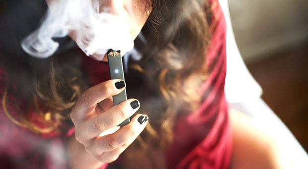 ‘Nova droga’: pelo menos 2 a cada 10 jovens já são viciados em cigarro eletrônico no Brasil
