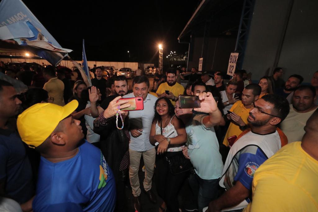 Adesivaço na madrugada marca início da caminhada para a reeleição de Wilson Lima