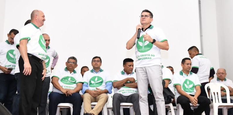David Almeida firma apoio a reeleição de Wilson Lima em convenção de pastores do Amazonas