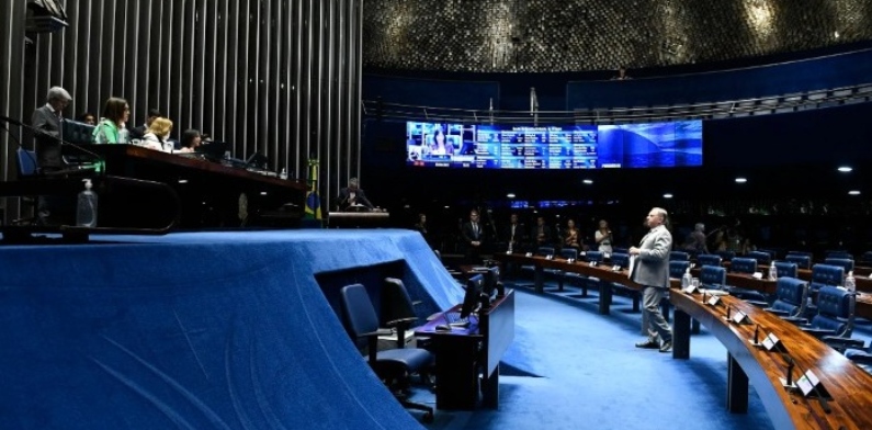 Senadores querem aumentar os próprios salários para R$ 37 mil