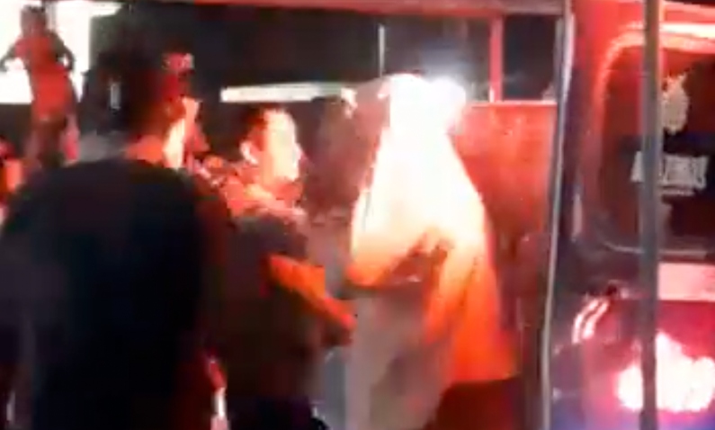 Vídeo: população invade delegacia para agredir suspeito de estuprar duas crianças no interior do Amazonas