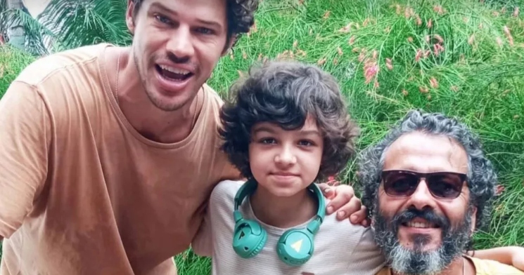 Ator de Pantanal sofre tragédia ao decorar rua com enfeites para a Copa; melhor amigo morre no acidente