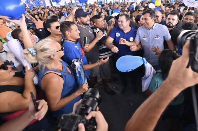 Roberto Cidade reúne multidão em Manaus em lançamento de campanha à reeleição