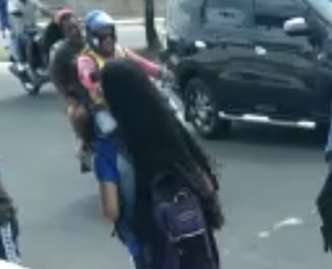 Adolescente se vinga de amiga que não quis “passar cola” durante prova na escola em Manacapuru; veja vídeo
