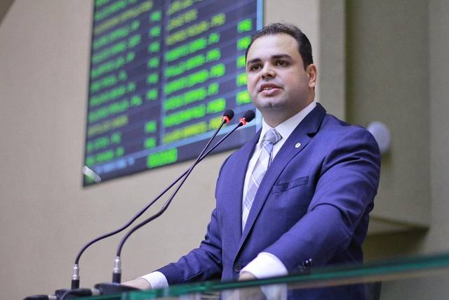 Lei de Roberto Cidade isenta taxas de inscrição em concursos para eleitores convocados para servirem à Justiça Eleitoral