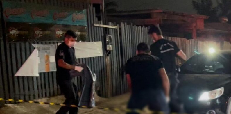 Homem é morto com ‘ripada’ na cabeça após agredir esposa no São Francisco