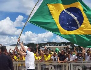 Manifesto em defesa das liberdades e de Bolsonaro supera 700 mil assinaturas