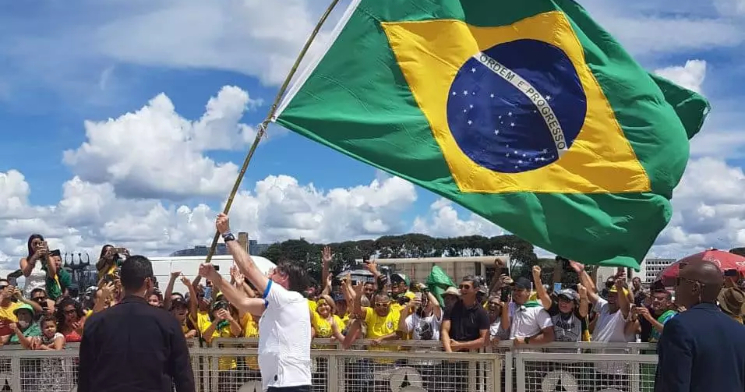 Manifesto em defesa das liberdades e de Bolsonaro supera 700 mil assinaturas