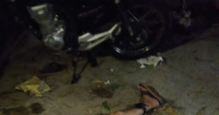 Urgente: homem com tornozeleira eletrônica tem ‘miolos’ estourado por bandidos no Jorge Texas; cenas fortes