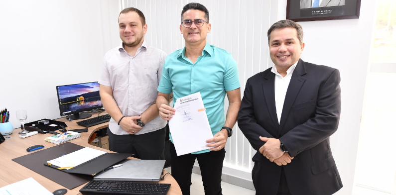 Prefeito David Almeida assina decreto histórico para a Guarda Municipal de Manaus