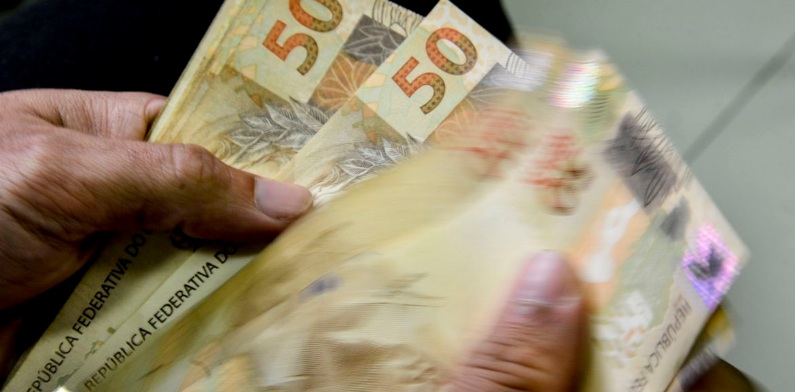 Governo propõe salário mínimo de R$ 1.302 em 2023, sem aumento acima da inflação