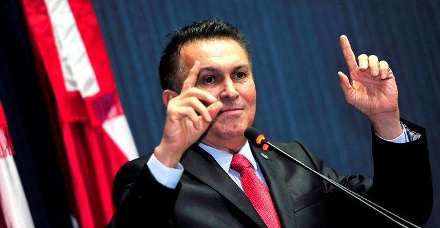 “Deus é maior”, diz Sabá Reis com caminho livre para concorrer a deputado estadual após decisão do vice de Wilson Lima