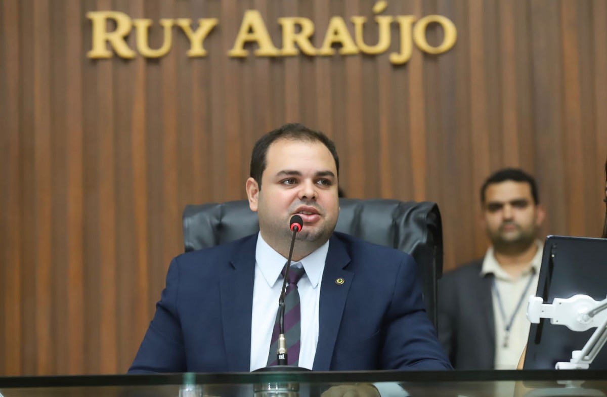 Roberto Cidade preside Sessão Plenária que reabre os trabalhos presenciais do segundo semestre na Aleam