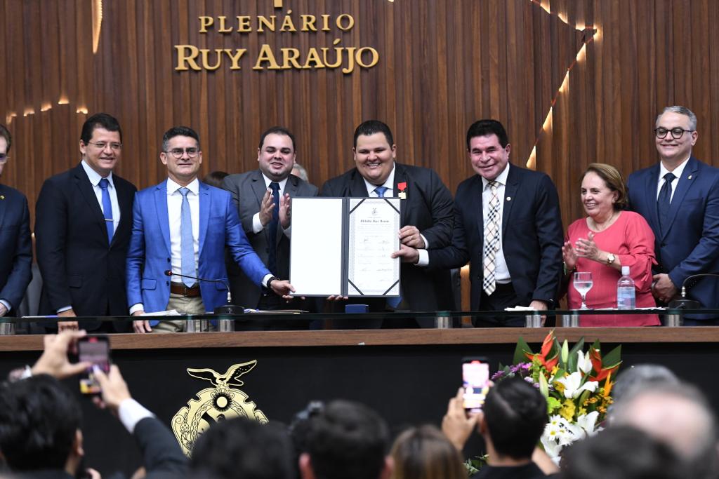 Renato Júnior: ‘Exemplo de simplicidade e dedicação que levaram prestígio de Manaus para o mundo’
